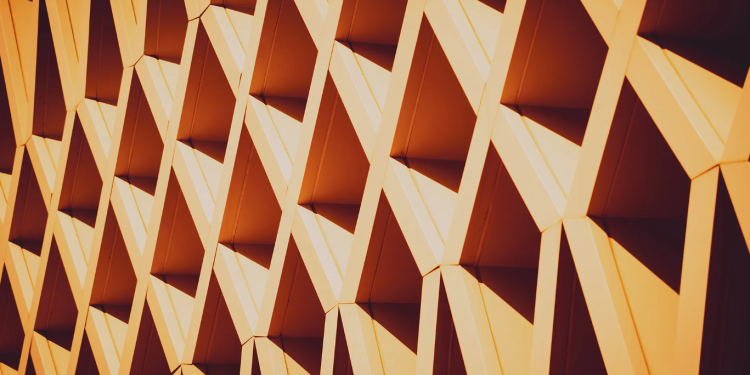 Postizanje inovacija u dizajnu drveta uz održavanje standarda