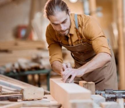 Kako prevazići nedostatak kvalifikovane radne snage u drvnoj industriji? Pet ključnih mjera koje pomažu